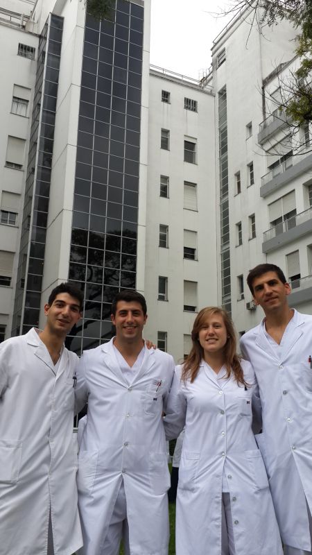 De izquierda a derecha en la imagen: Raul Croceri, Gonzalo D´Urso, Carola Featherston y Nicolas Benfatto (residente de ORL que rota un semestre en el servicio de cirugía general).